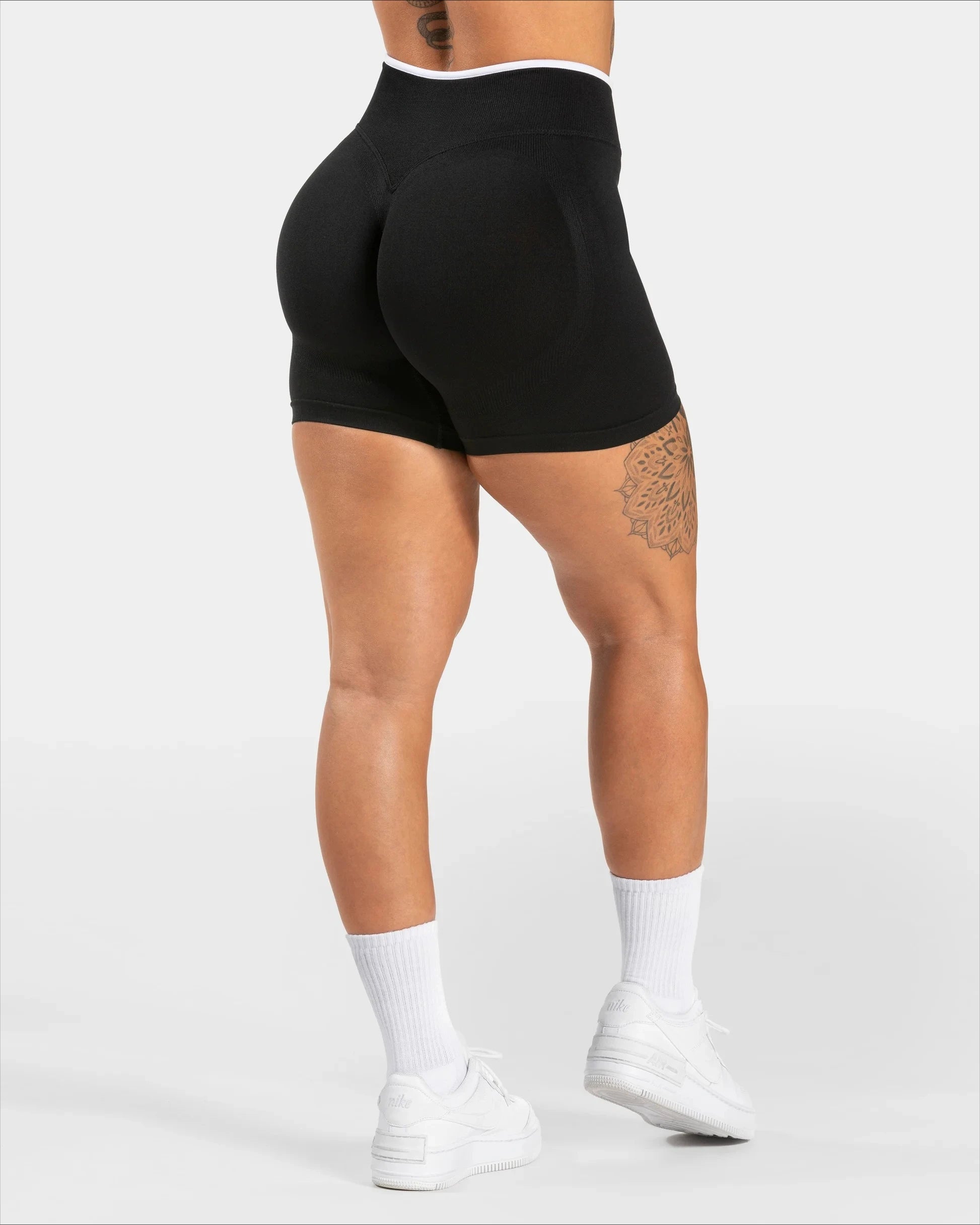 Women's Seamless Gym Solid Color Sports Shorts White Waist Tight High Waist Hip Lifting Yoga Pants Running Sports Shorts